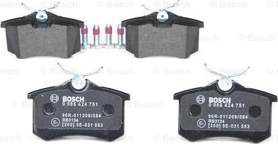 BOSCH 0 986 424 751 - Bremsbelagsatz, Scheibenbremse alexcarstop-ersatzteile.com