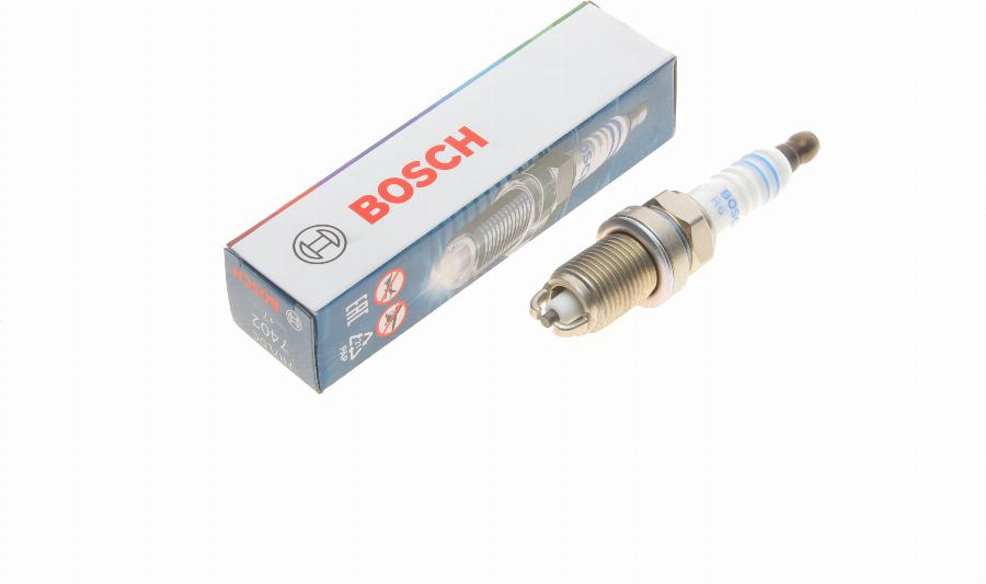 BOSCH 0 242 235 668 - Zündkerze alexcarstop-ersatzteile.com