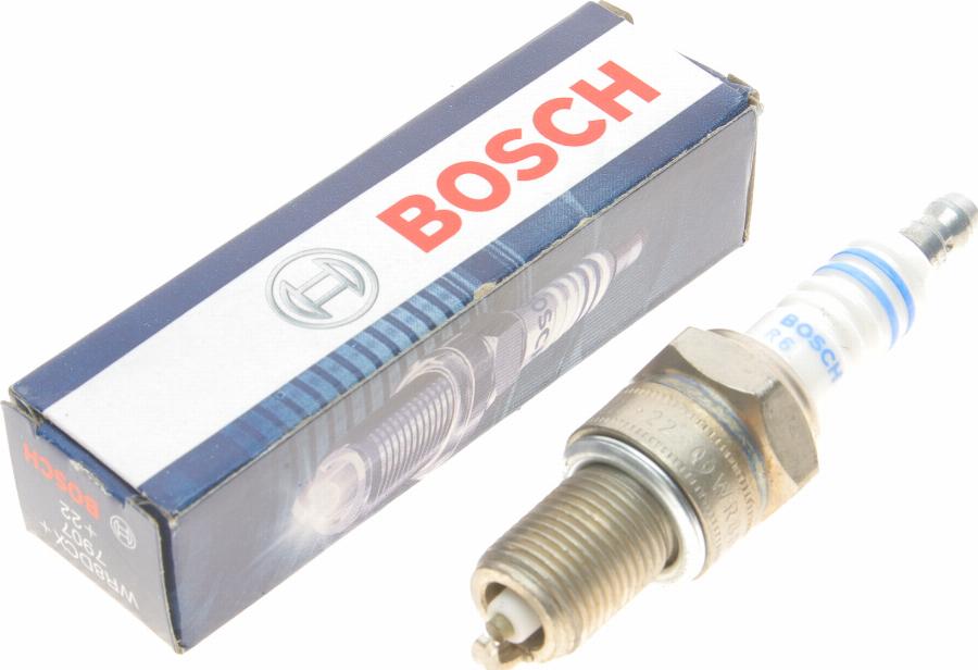 BOSCH 0 242 229 687 - Zündkerze alexcarstop-ersatzteile.com